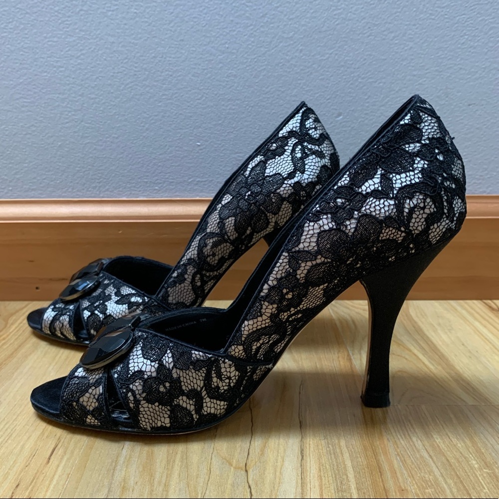 🎉2xHP🎉 WHBM Black & Tan Lace Heels w/Jewels Sz 7